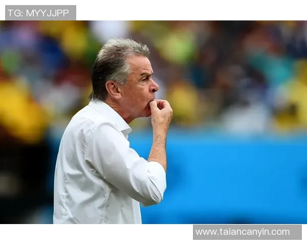 足球传奇黑白肖像展现伟大球员风采与永恒魅力 足球传奇黑白肖像展现伟大球员风采与永恒魅力